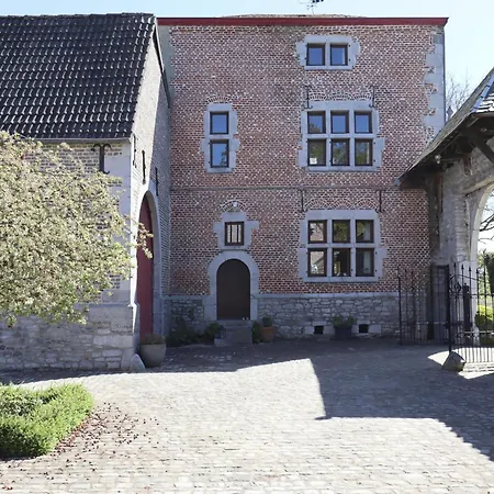La Tour De La Chapelle Couthuin